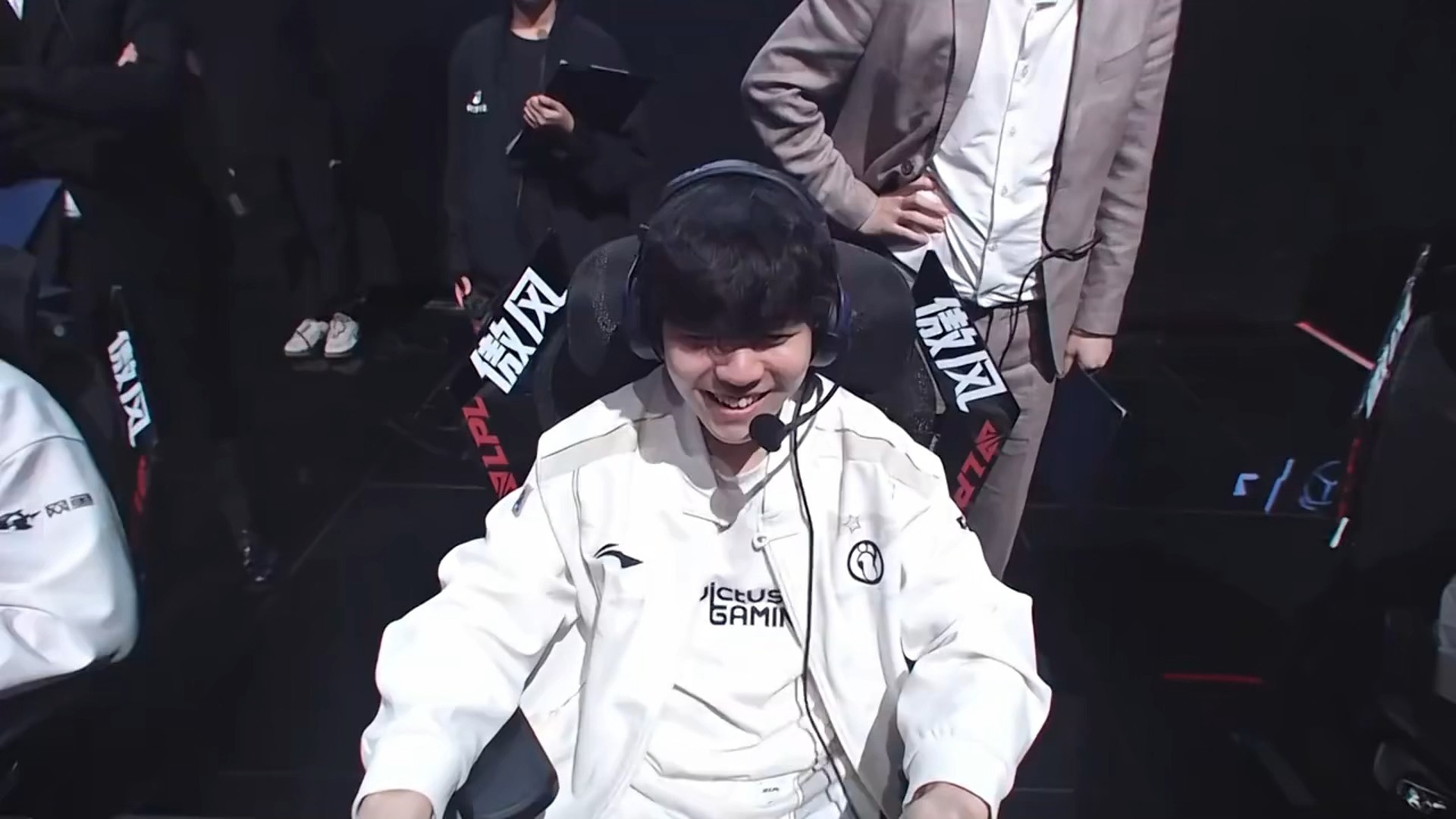 Rookie官方宣布爆冷新规，老鹰引发争议！的简单介绍