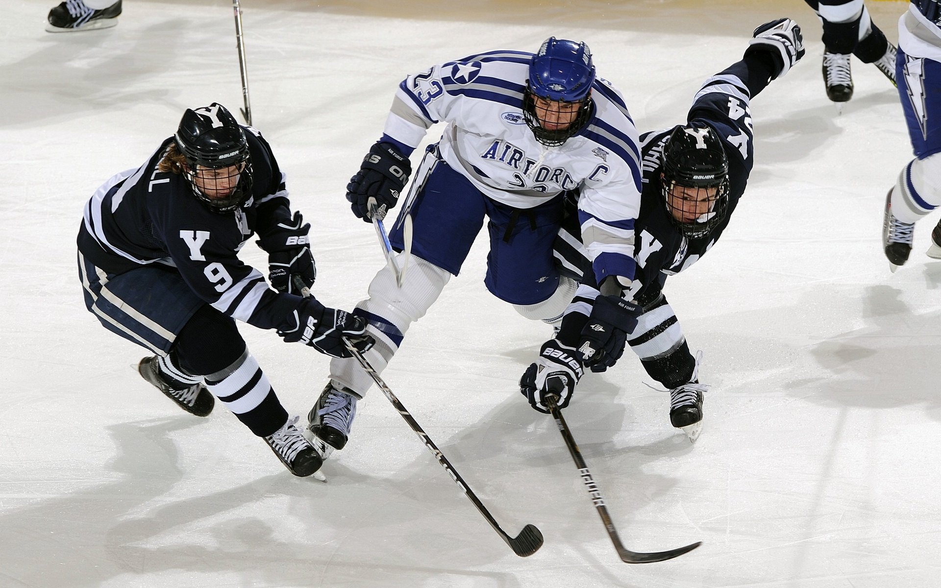 库里在雄鹿比赛中出色发挥，比赛规则变更引发热议！观众掌声雷动