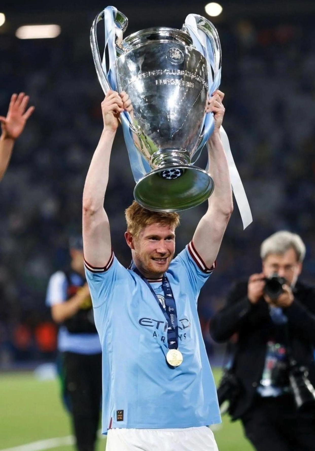 包含德布劳内新星表现优异表现突出，巴黎圣日耳曼前途光明！上演精彩一战的词条